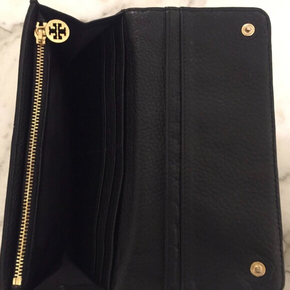 TORI BURCH Black Cobbled Leather Trifold Envelope Wallet. - Picture 4 of 5